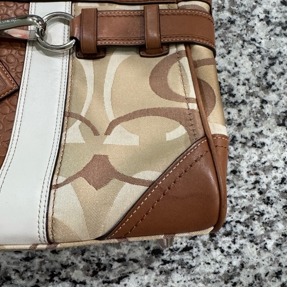 Coach Hampton purse - Picture 4 of 6